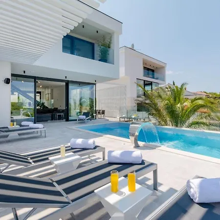 So & Lu Villas *